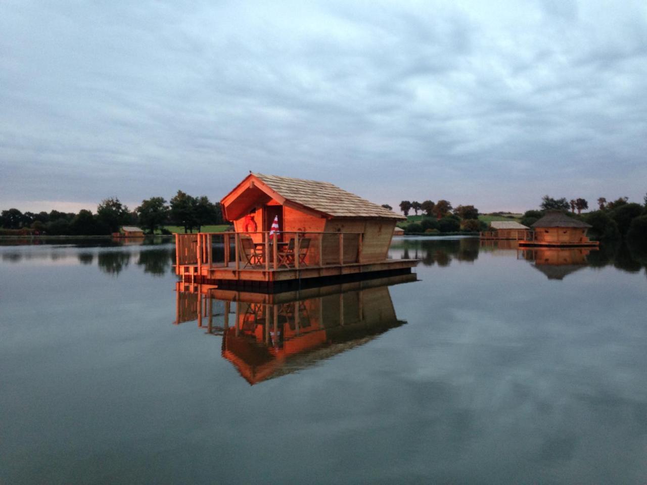 Village Flottant De Pressac Kültér fotó